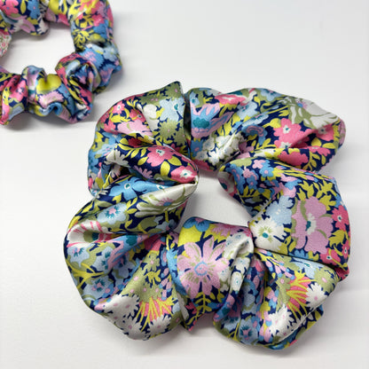 Seidenscrunchie DARK FLOWER